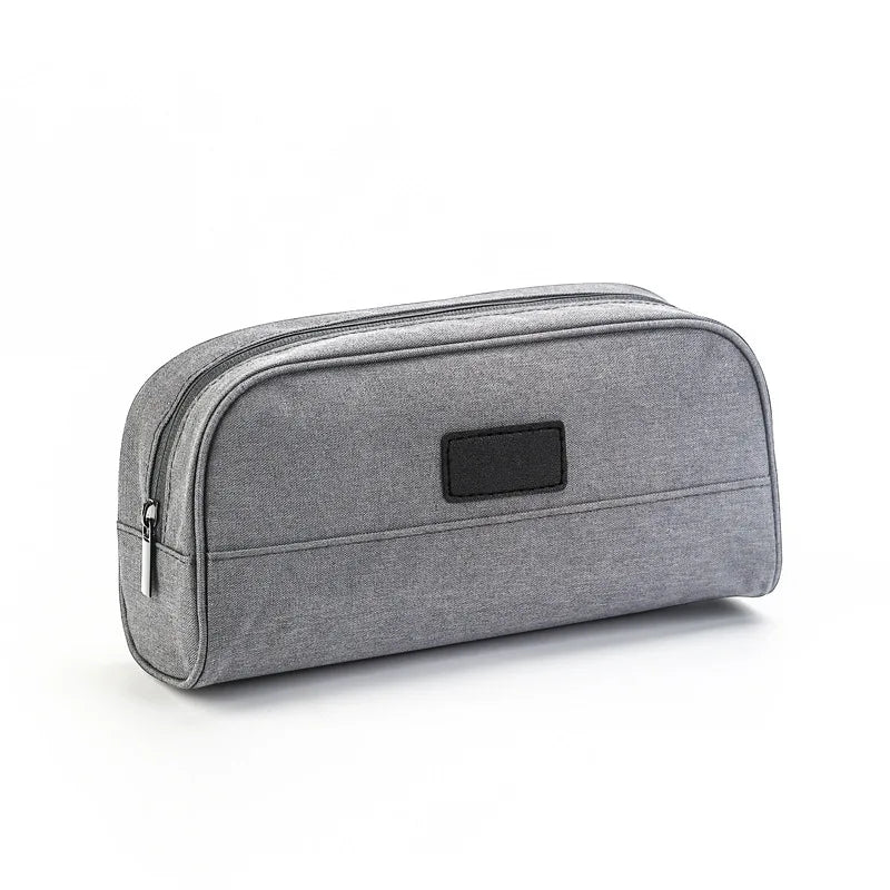 Trousse de toilette grise avec détails en PU et initiales
