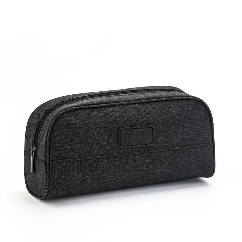 Intérieur spacieux d'une trousse de toilette personnalisée