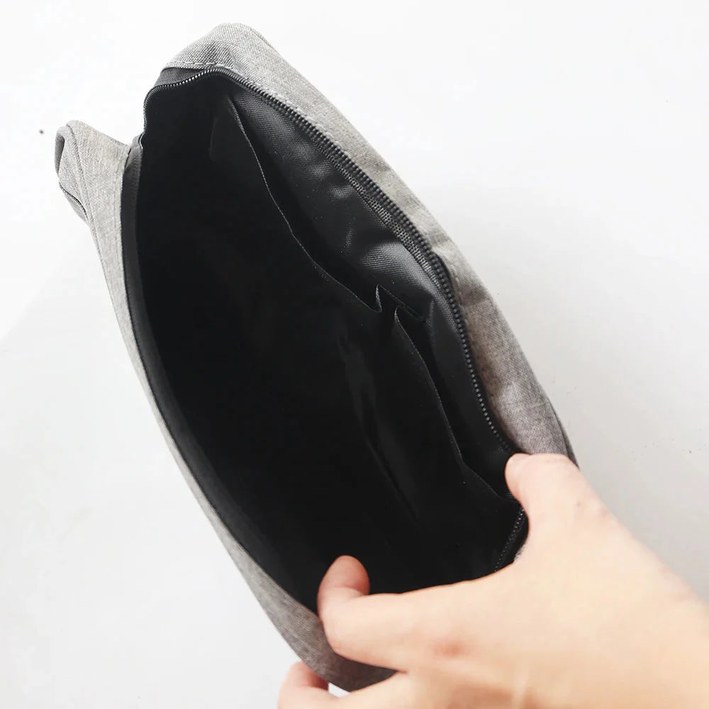 Vue de côté d'une trousse personnalisée avec fermeture éclair