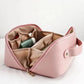 Trousse de toilette avec initiales dorées sur fond beige