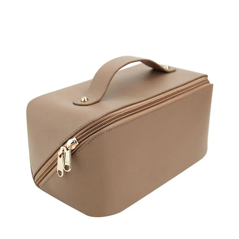 Trousse beige personnalisée avec initiales en or