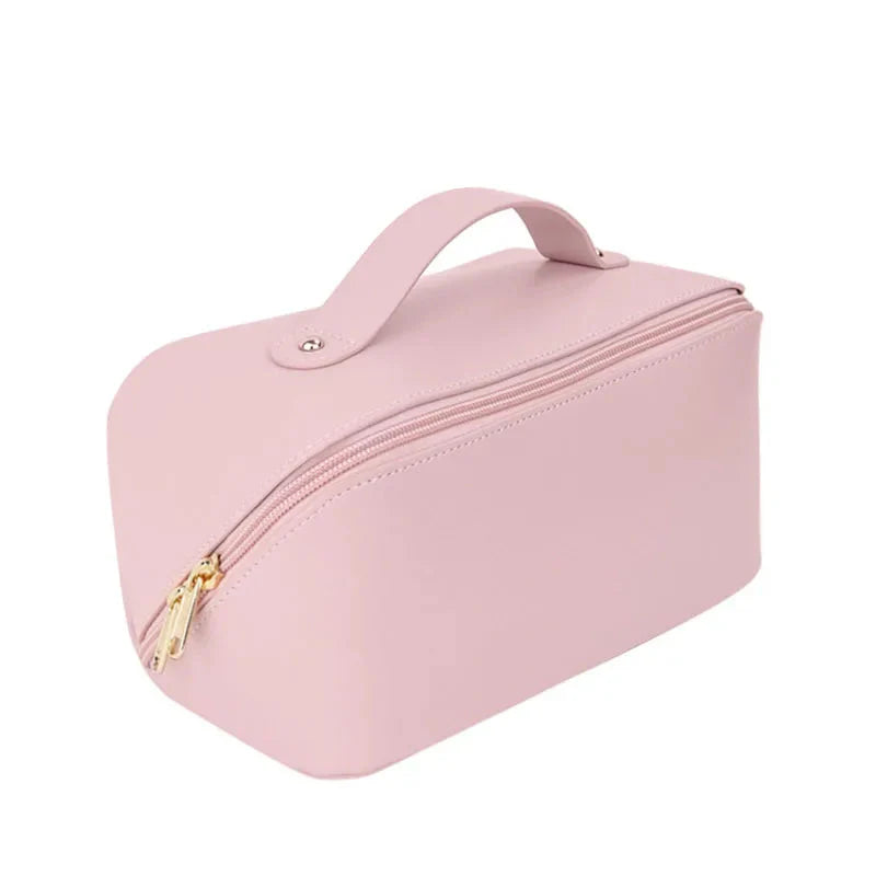 Trousse rose avec initiales dorées, élégante et pratique