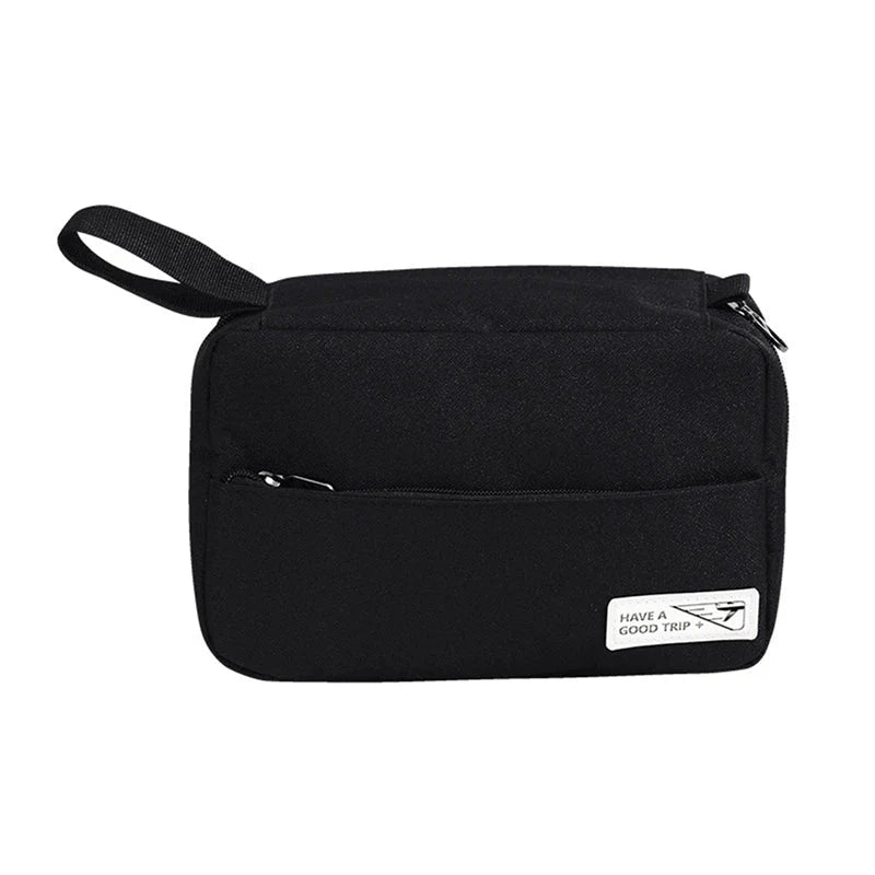 Version noire de la trousse, élégante et unisexe