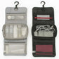 Trousse suspendue montrant son crochet en action