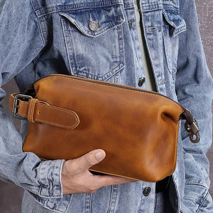 Vue latérale de la trousse en cuir avec poignée renforcée