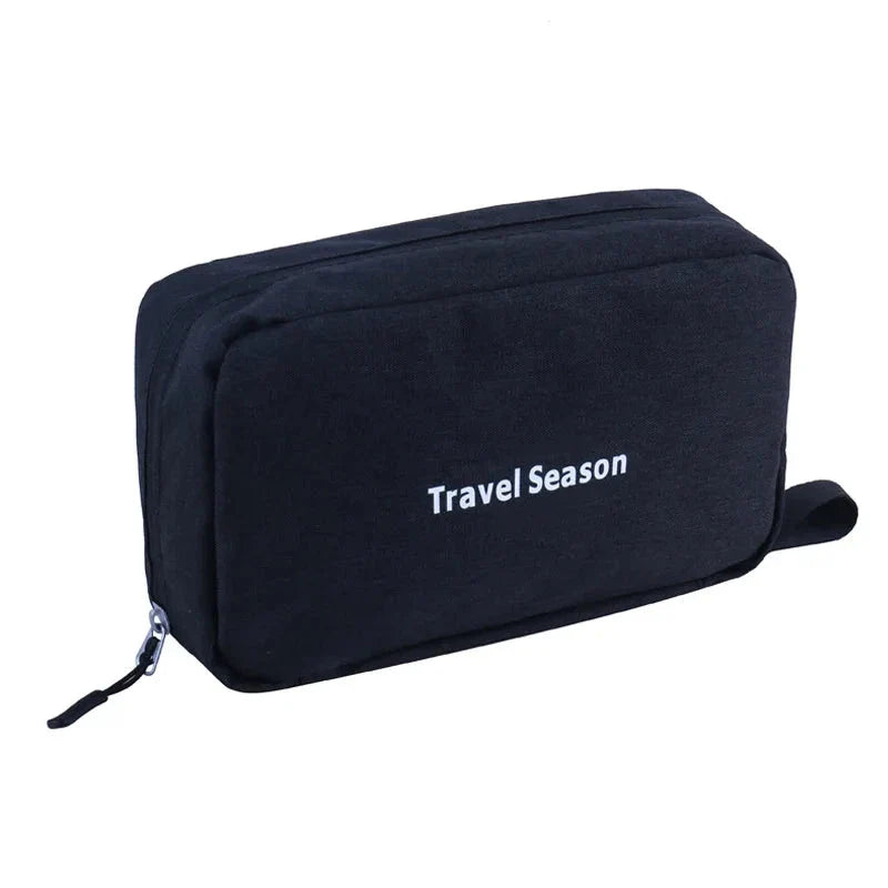 Vue d'ensemble de la trousse avec accessoires de voyage