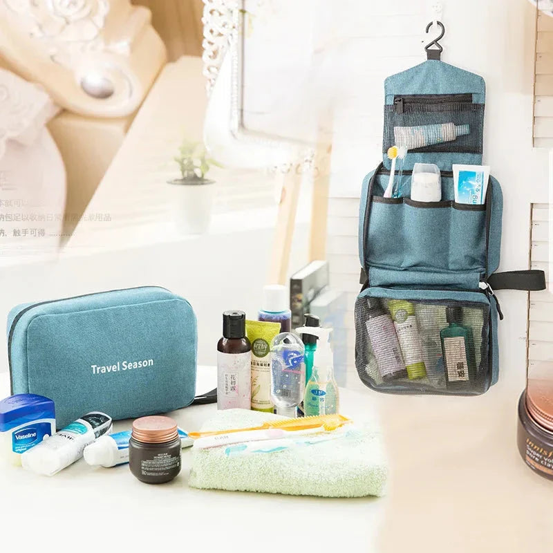 Trousse de toilette suspendue avec crochet visible
