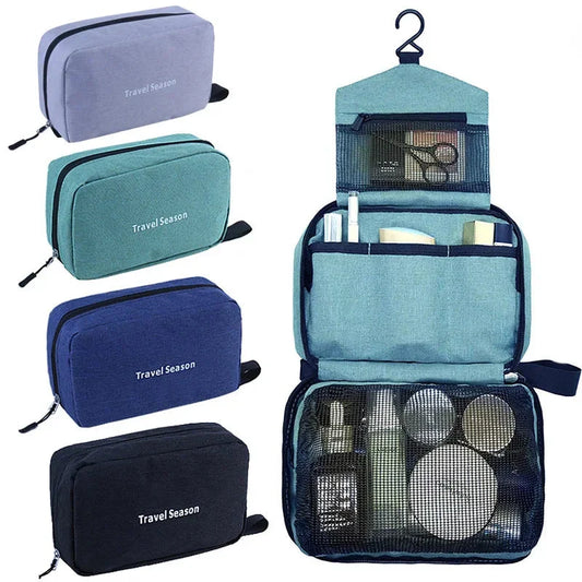 Trousse turquoise suspendue, compartiments visibles