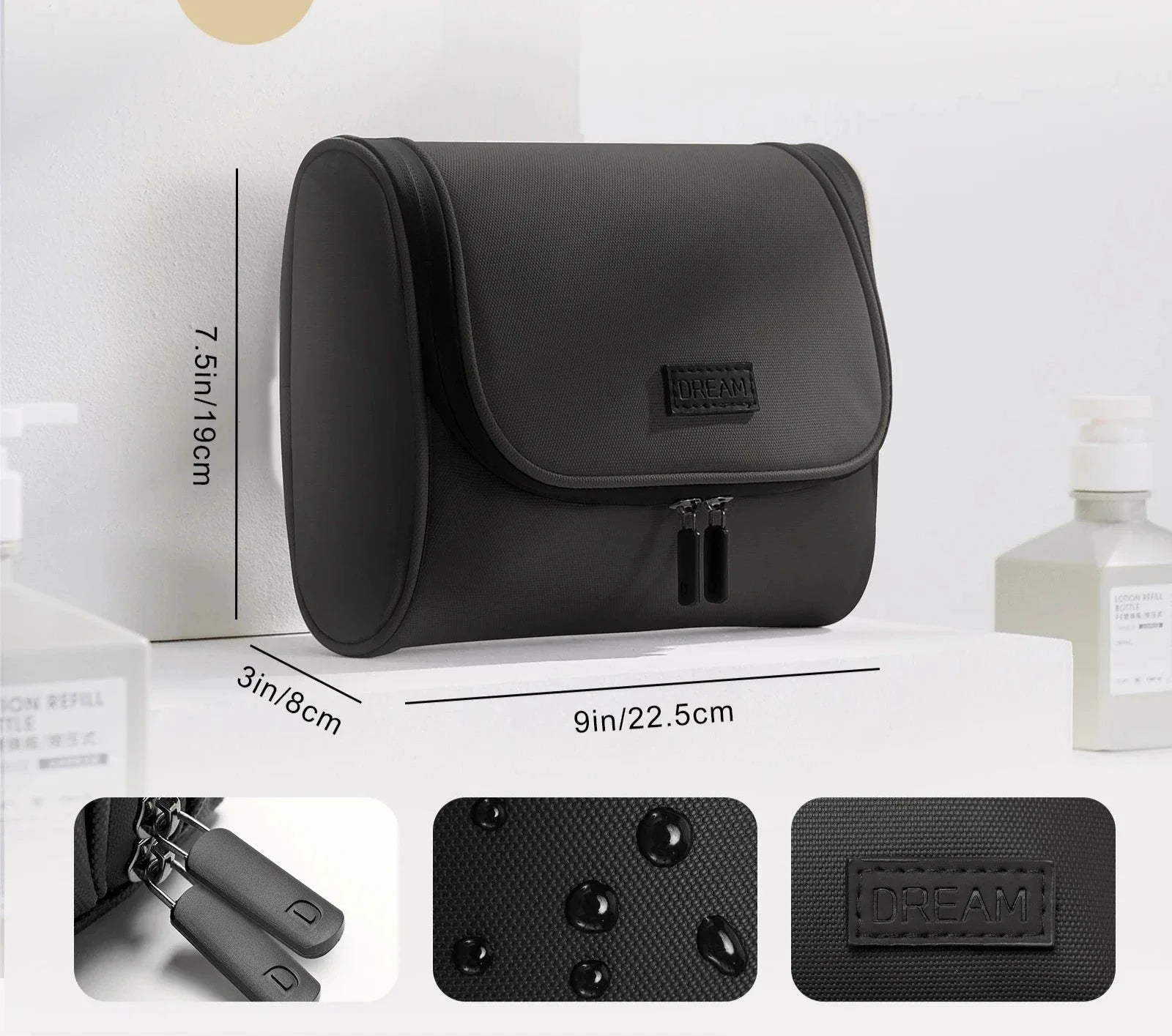 Intérieur compartimenté de la trousse de toilette ouverte