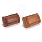 Vue latérale de la trousse de toilette marron vintage