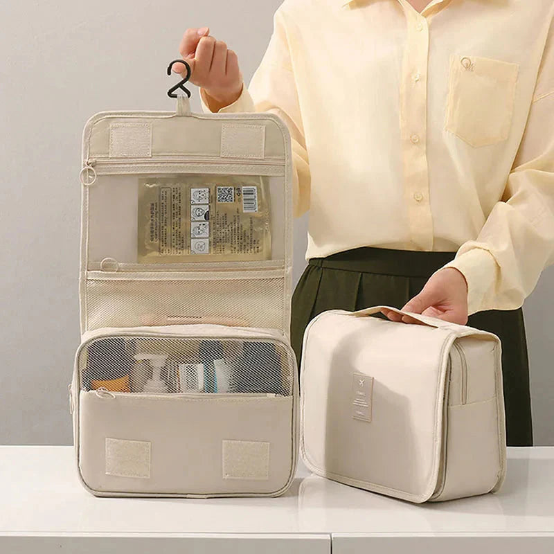 Vue intérieure de la trousse avec compartiments ouverts