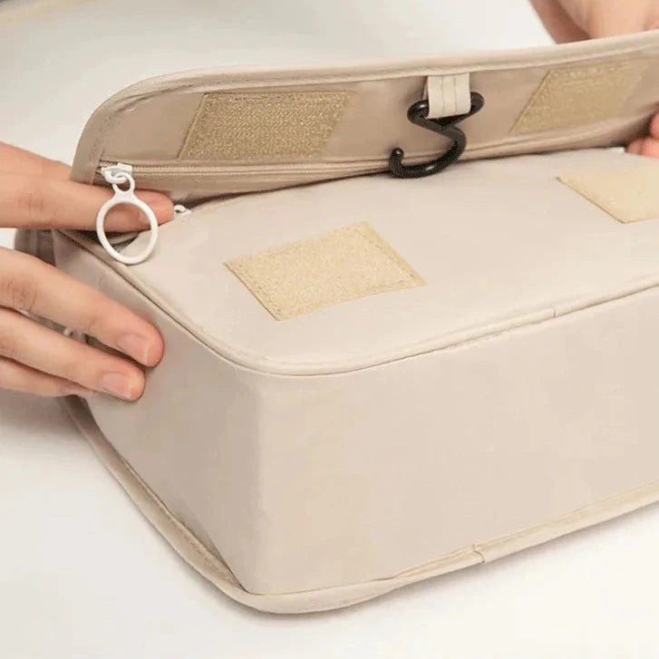 Vue latérale de la trousse pliée, tissu oxford