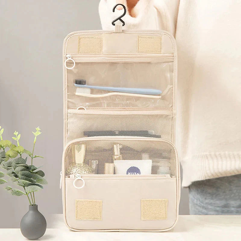 Trousse de toilette suspendue avec crochet visible