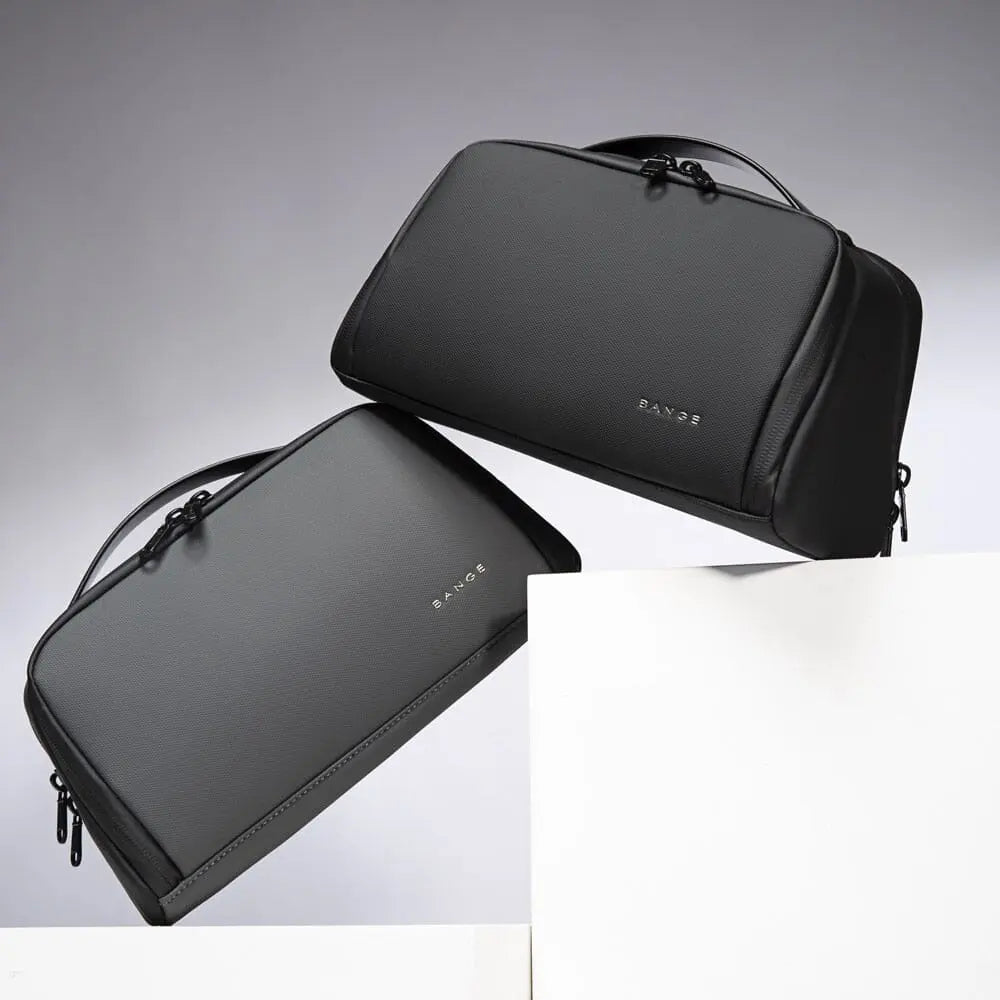 Intérieur spacieux de la trousse montrant les rangements