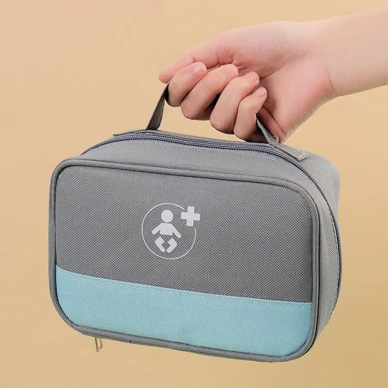 Trousse de secours bébé grise avec compartiments visibles