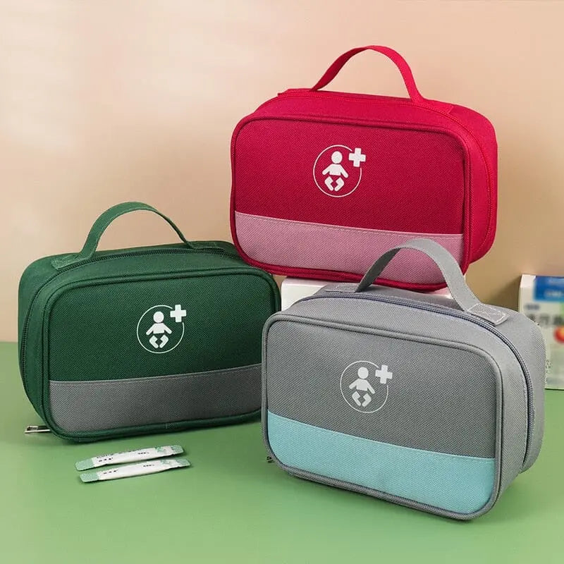 Vue intérieure de la trousse avec poche principale ouverte