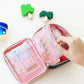 Trousse de secours rose vide en polyester vue de face