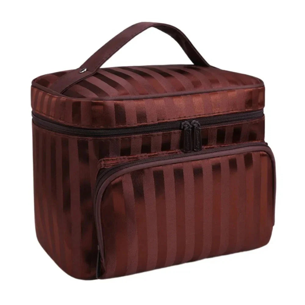 Vanity marron à rayures, idéal pour le voyage