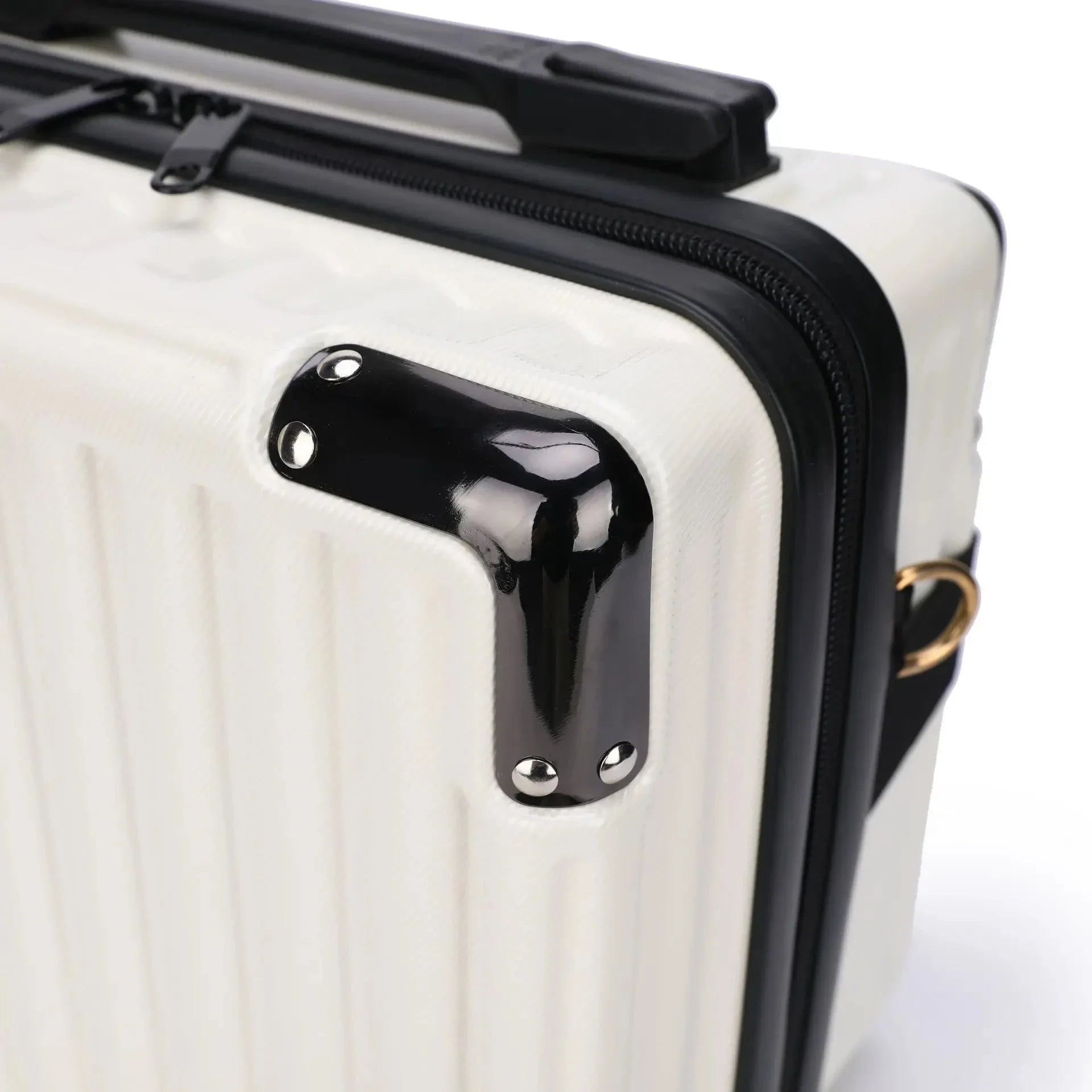 Vue latérale du vanity case avec détails de la sangle